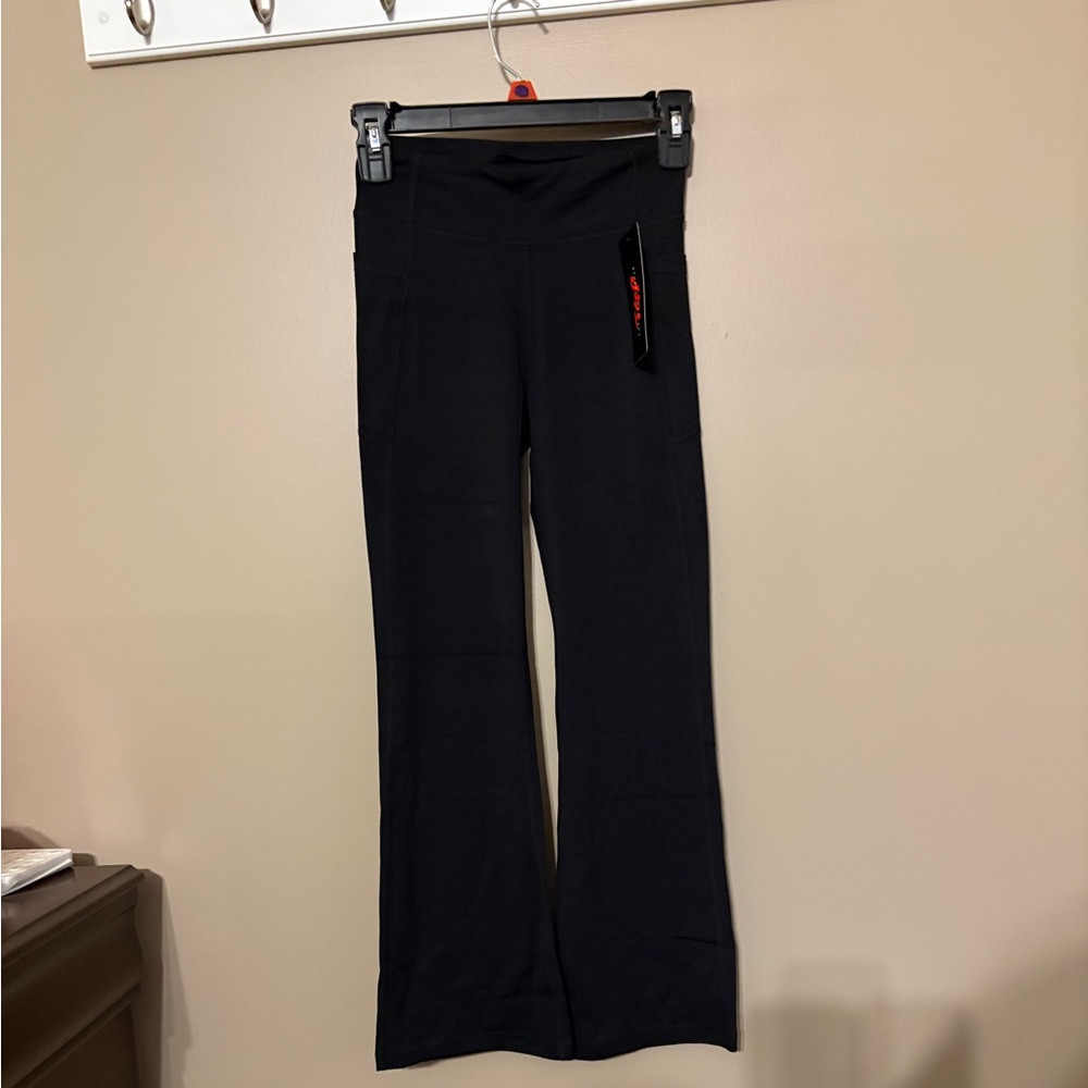 NWT The Gym People Girls Flare Pocket Leggings Girls size Large